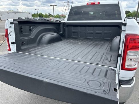 Used 2022 RAM 2500 Tradesman w/ Chrome Appearance Group AWD/4WD image 17