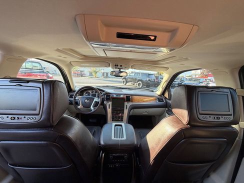 Used 2011 Cadillac Escalade ESV Platinum image 11