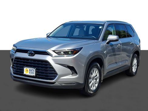 Used 2024 Toyota Grand Highlander AWD image 3