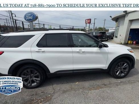 Used 2023 Ford Explorer XLT w/ Equipment Group 202A AWD/4WD image 4