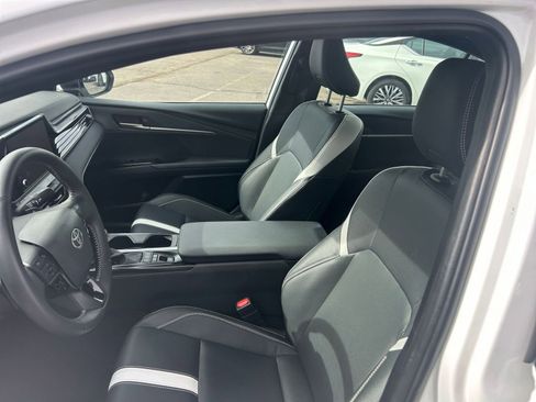 Used 2025 Toyota Camry SE image 24