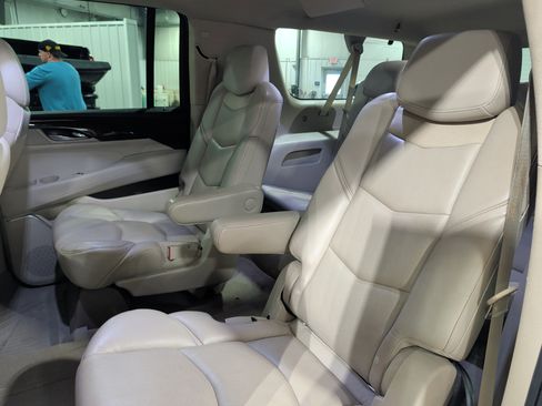 Used 2020 Cadillac Escalade ESV Luxury AWD/4WD image 8