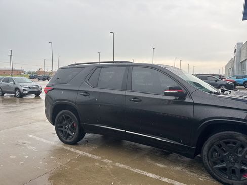 Used 2023 Chevrolet Traverse Premier w/ Redline Edition FWD image 5