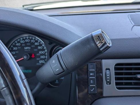 Used 2012 GMC Yukon Denali RWD image 12