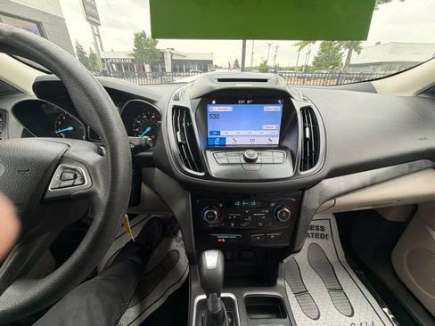 Used 2017 Ford Escape SE w/ Equipment Group 201A FWD image 18