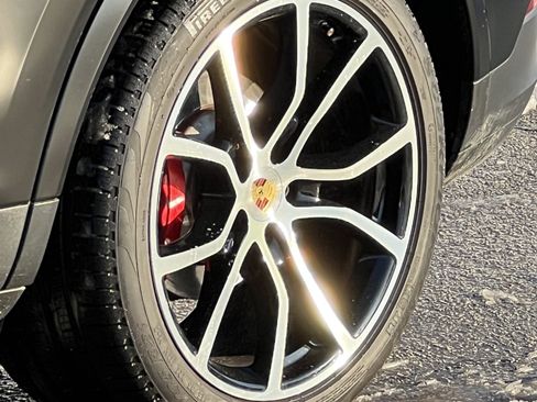 Certified 2021 Porsche Cayenne Coupe image 11