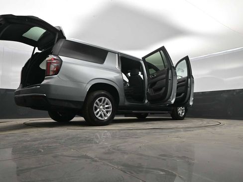 Used 2024 Chevrolet Suburban LT image 41