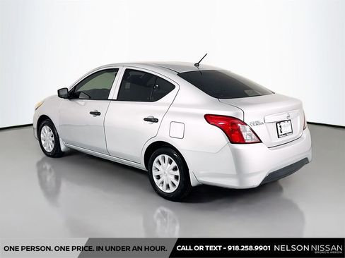 Used 2016 Nissan Versa S FWD image 7