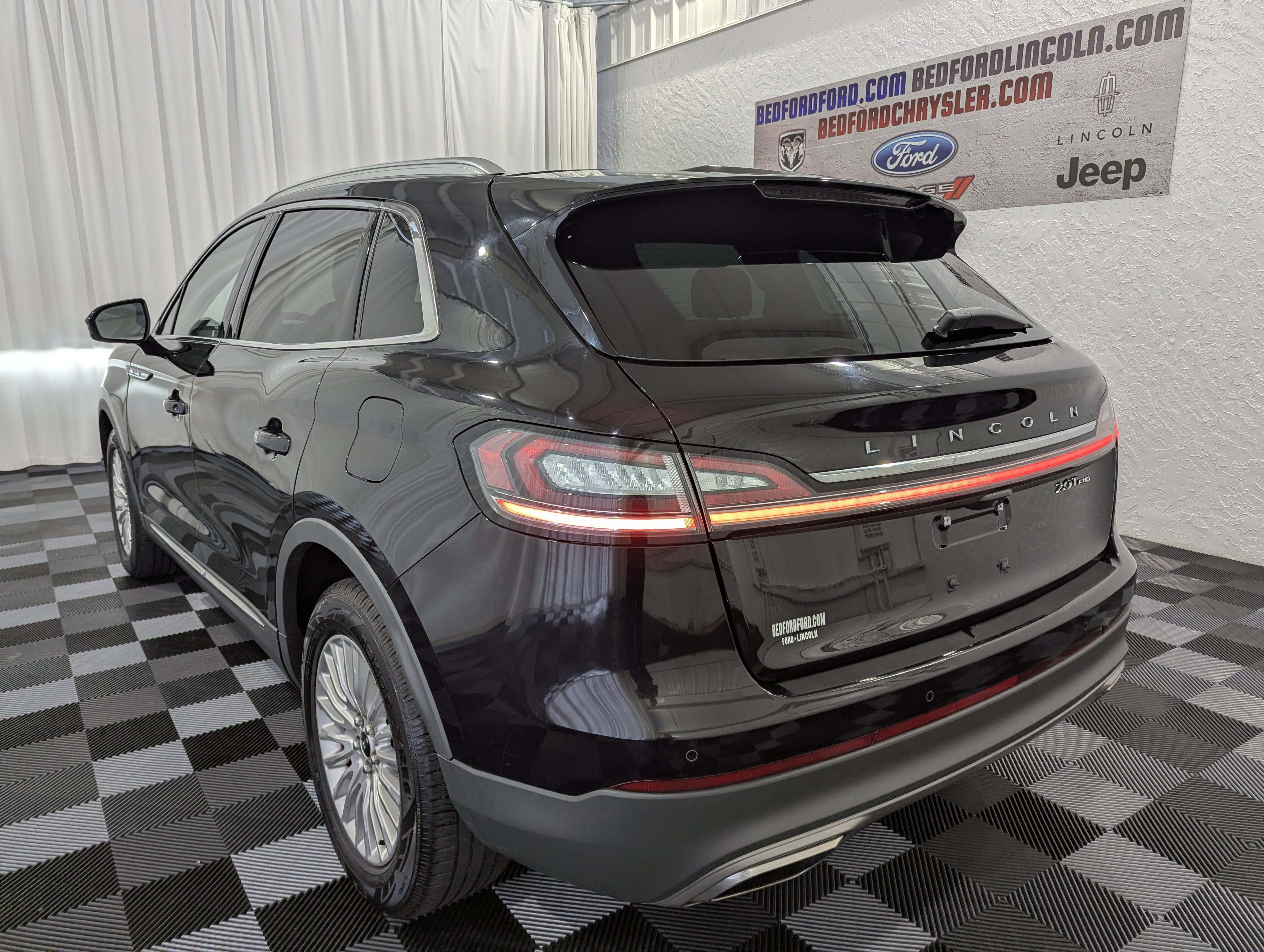 Used 2019 Lincoln Nautilus Premier AWD/4WD image 9