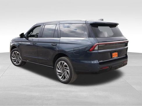 Used 2025 Lincoln Navigator Reserve AWD/4WD image 7