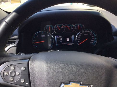 Used 2017 Chevrolet Suburban LT image 28