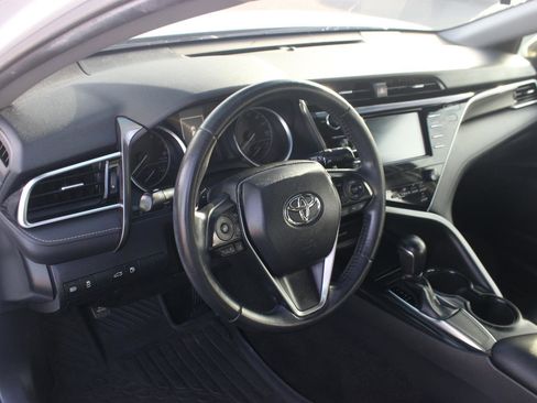 Used 2018 Toyota Camry L image 14