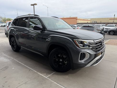 Used 2024 Volkswagen Atlas Peak Edition SEL image 6