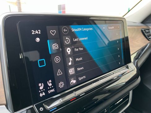 Used 2025 Volkswagen Atlas SE image 21