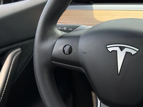 Used 2022 Tesla Model Y Long Range AWD/4WD image 9