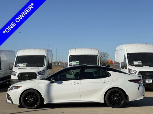 Used 2021 Toyota Camry XSE image 3