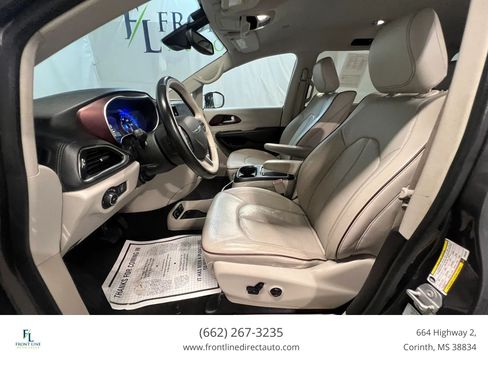 Used 2017 Chrysler Pacifica Limited w/ UConnect Theater Package FWD image 12