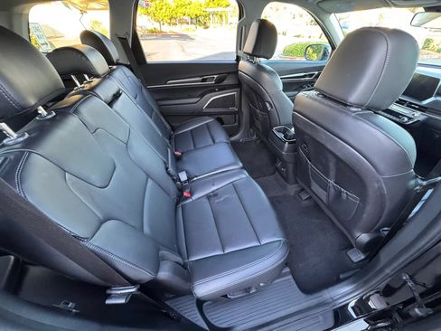 Used 2025 Kia Telluride LX FWD image 15
