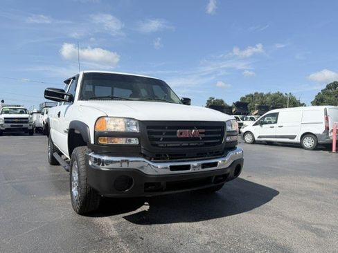 Used 2006 GMC Sierra 2500 W/T w/ Heavy-Duty Power Package AWD/4WD image 4