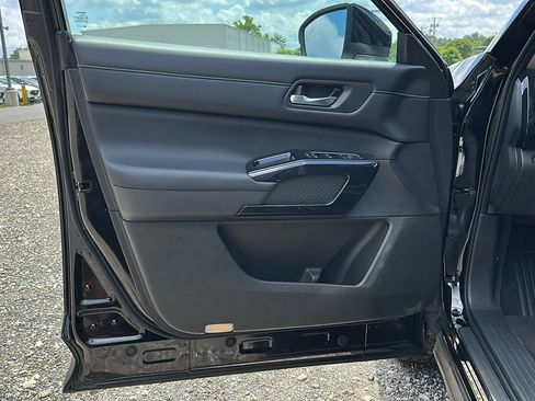 Used 2022 Nissan Pathfinder S image 12