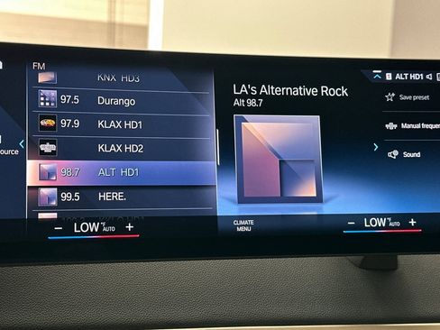 Used 2023 BMW iX xDrive50 w/ Premium Package image 22