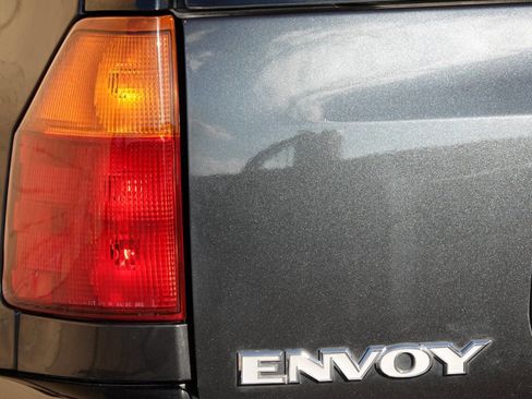 Used 2004 GMC Envoy SLT image 46