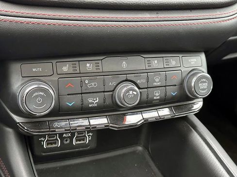 Used 2024 Dodge Durango GT image 27