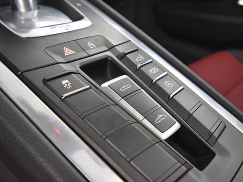 Certified 2025 Porsche 718 Boxster image 34