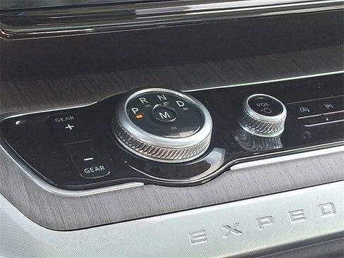 New 2025 Ford Expedition Platinum w/ Platinum Ultimate Package image 12