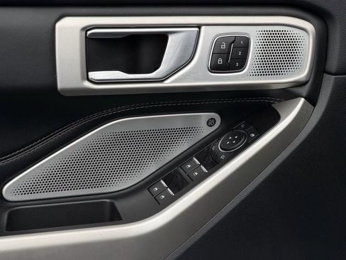 Certified 2022 Ford Explorer Limited w/ Limited Technology Package image 27