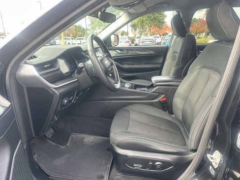 Used 2021 Jeep Grand Cherokee L Laredo w/ Luxury Tech Group I image 16