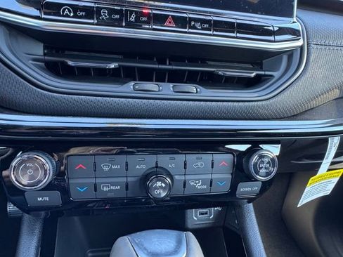 New 2026 Jeep Compass Limited image 20