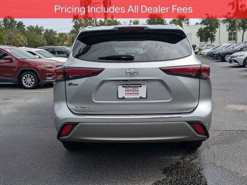 Used 2024 Toyota Highlander Platinum FWD image 6