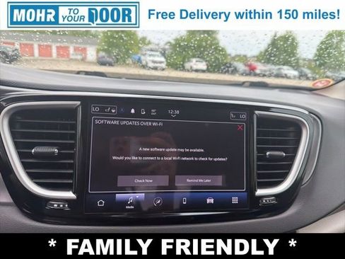 Used 2022 Chrysler Pacifica Touring-L FWD image 19