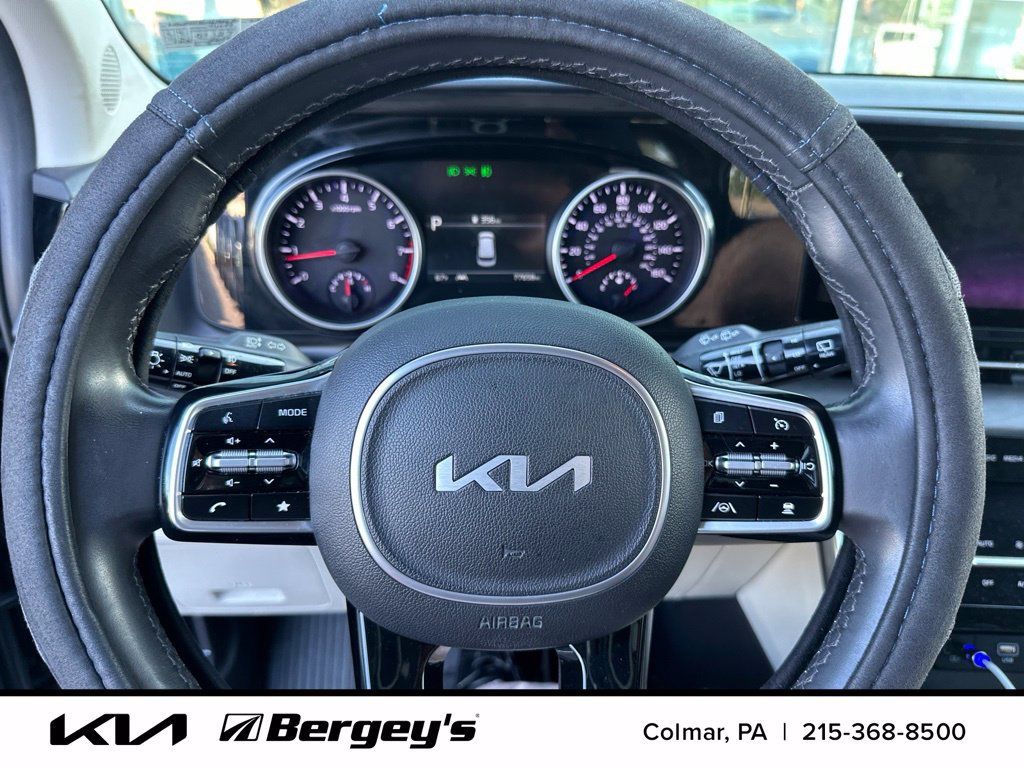 Used 2022 Kia Carnival SX FWD image 9