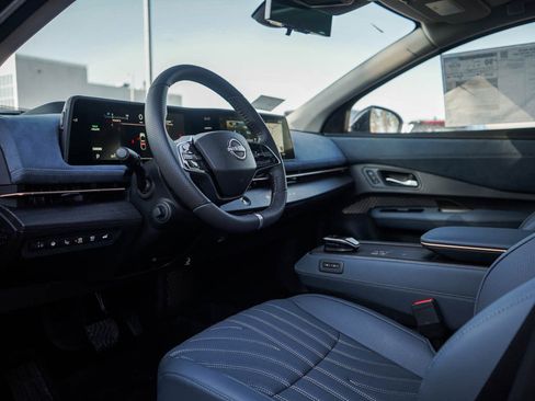 New 2025 Nissan Ariya Platinum image 18