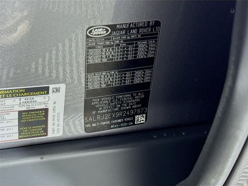 Certified 2024 Land Rover Discovery S AWD/4WD image 34