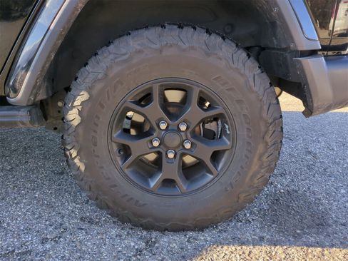 Certified 2019 Jeep Wrangler Unlimited Sahara w/ Quick Order Package 24M Moab image 13