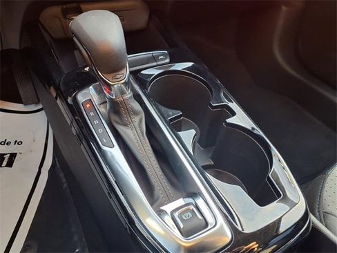 Used 2025 Chevrolet Trax LT w/ LT Convenience Package image 60