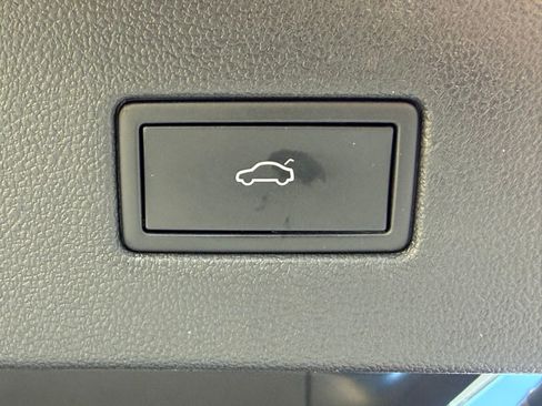 Used 2021 Volkswagen Tiguan SEL Premium R-Line image 36