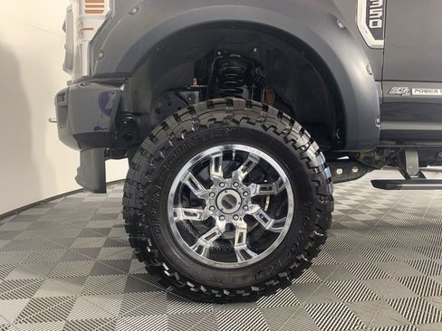 Used 2022 Ford F350 Platinum AWD/4WD image 9