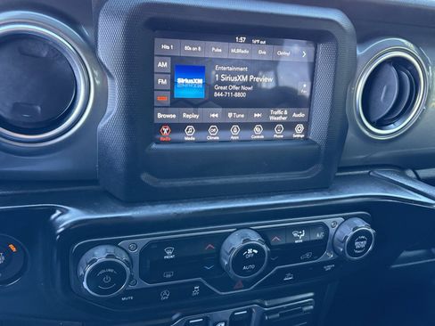 Used 2021 Jeep Gladiator Overland image 18