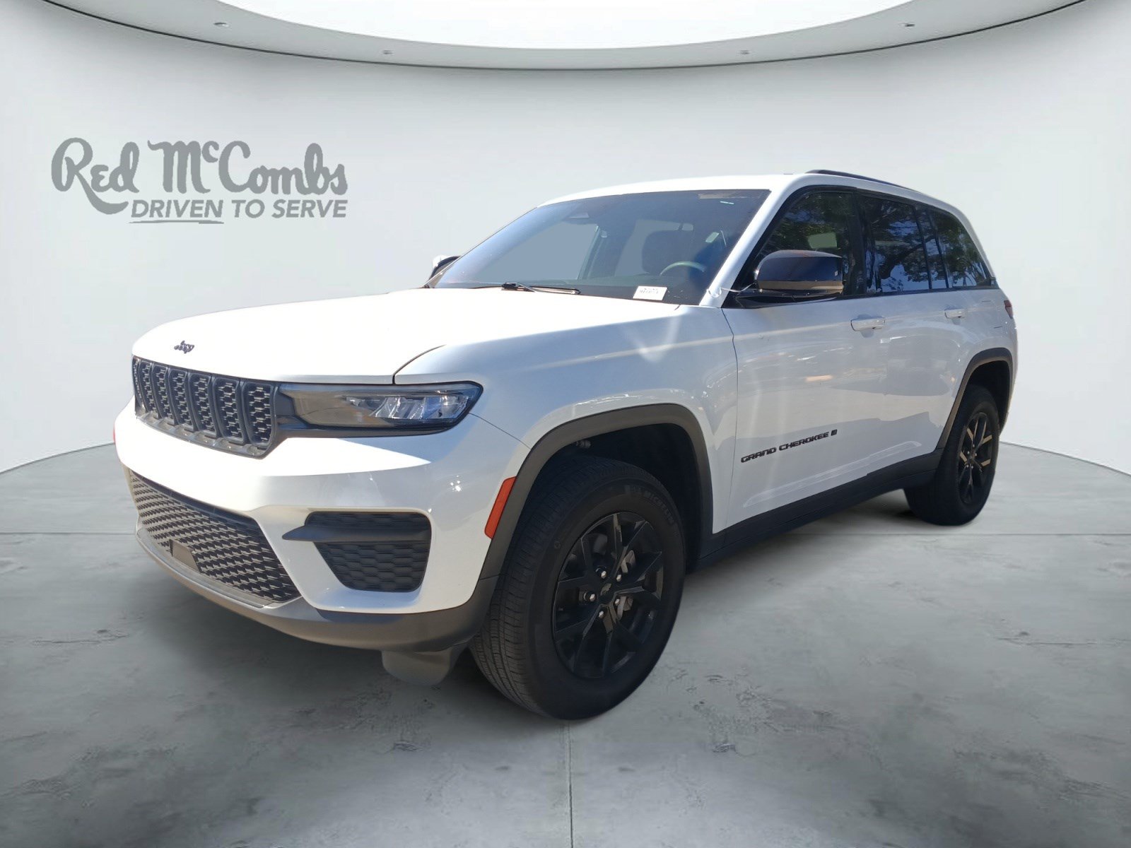 Used 2025 Jeep Grand Cherokee Altitude AWD/4WD image 1