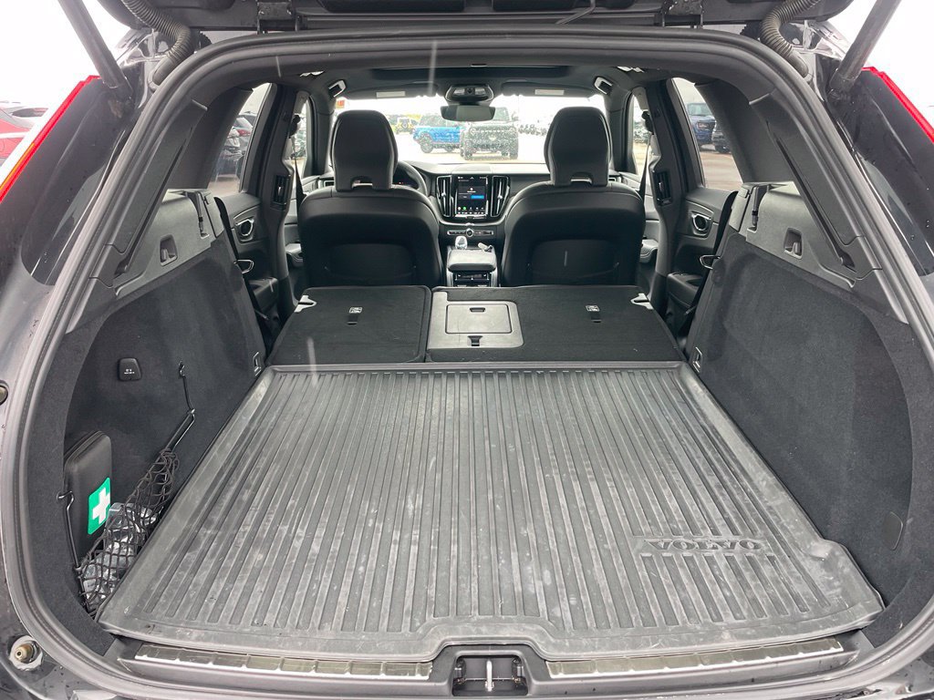 Used 2024 Volvo XC60 B5 Ultimate w/ Protection Package Premier AWD/4WD image 30