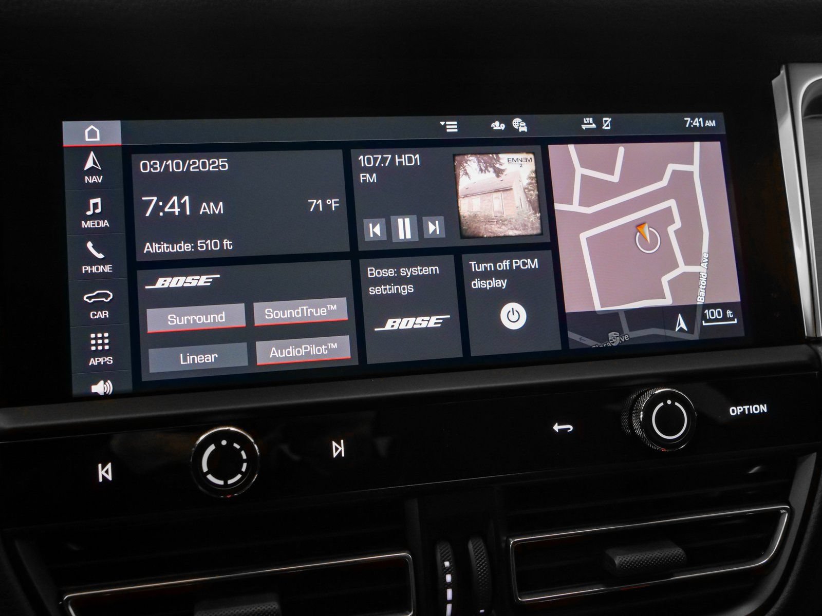Certified 2025 Porsche Macan AWD/4WD image 32