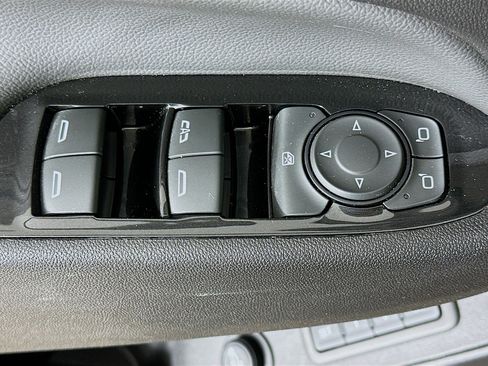 Used 2024 Chevrolet Equinox Premier image 15