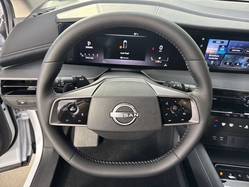 Used 2025 Nissan Murano SV AWD/4WD image 12