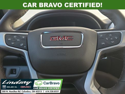 Certified 2023 GMC Acadia SLT w/ Preferred Package image 11