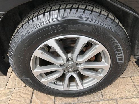 Used 2013 Nissan Pathfinder SL w/ SL Premium Pkg image 10