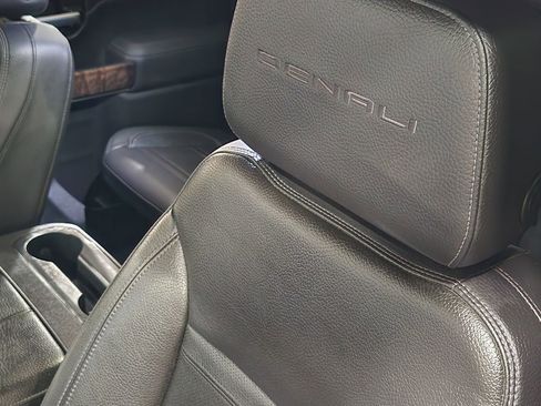 Used 2020 GMC Sierra 2500 Denali w/ Denali Ultimate Package image 35